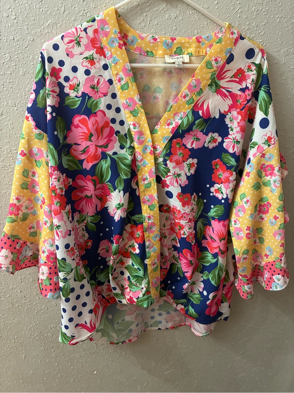Umgee Women’s Large V-Neck Bold Print Blouse